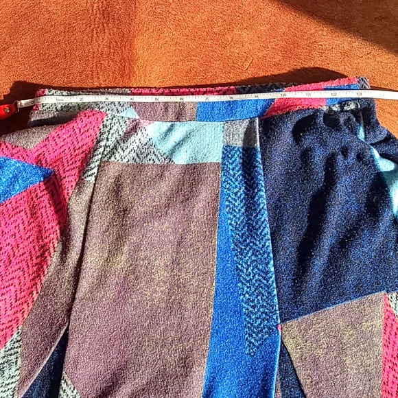 Colorful Geometric Patterned Skirt - Picture 3 of 11